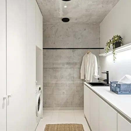 Smart Cinema Sauna Sonos Audio Garage Дом отдыха Эспоо