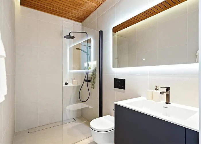 Smart Cinema Sauna Sonos Audio Garage Hébergement de vacances